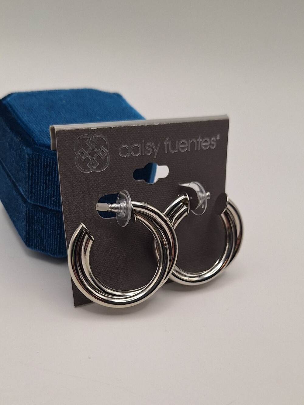NWT Daisy Fuentes Silver Tone Double Hoop Chunky Earrings